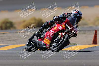 media/Oct-08-2022-SoCal Trackdays (Sat) [[1fc3beec89]]/Turn 14 (1050am)/